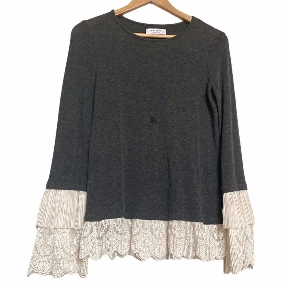 Bailey 44 Lace Trimmed Top Small